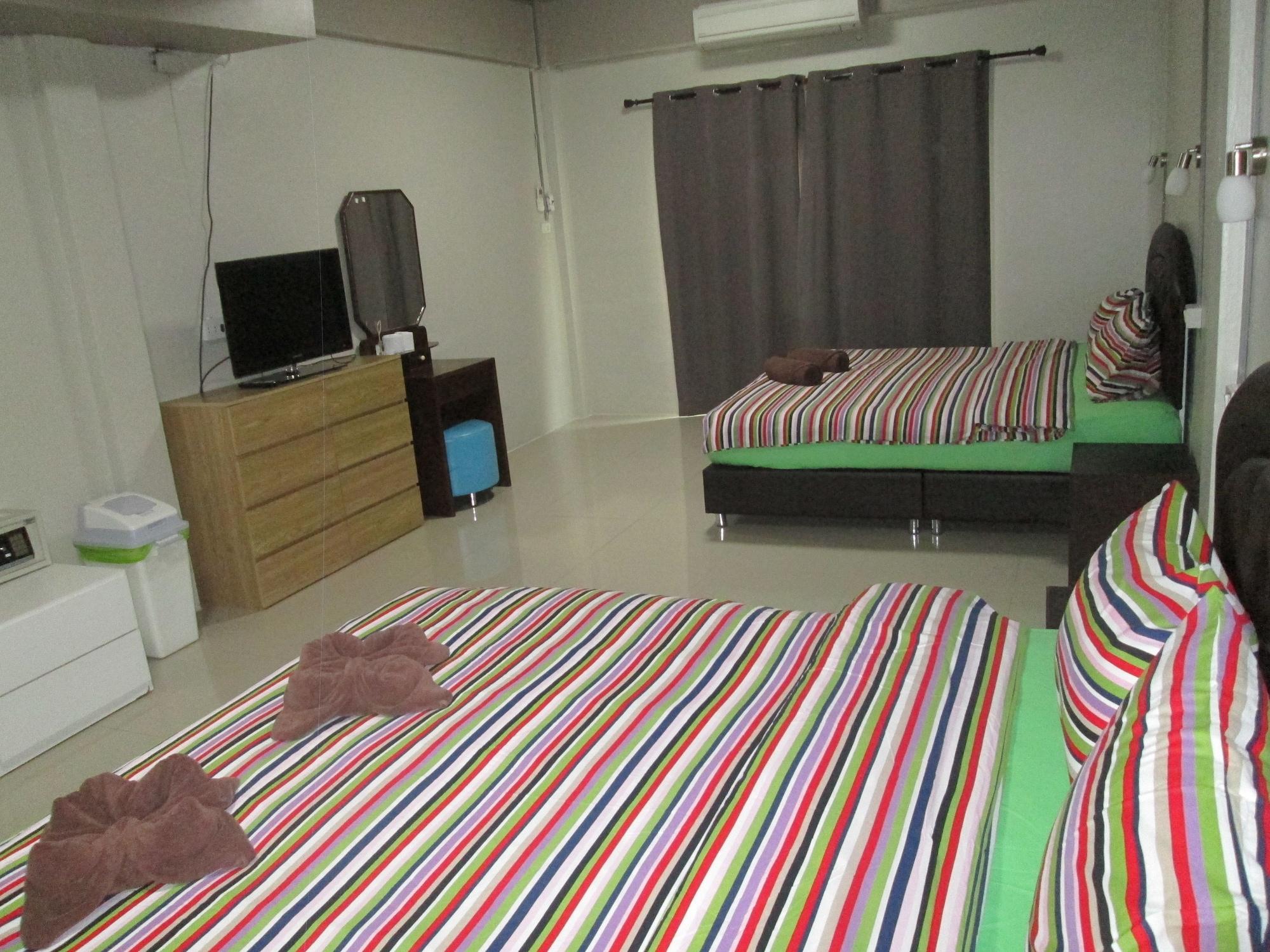 Pineapple Guesthouse Karon Exterior foto