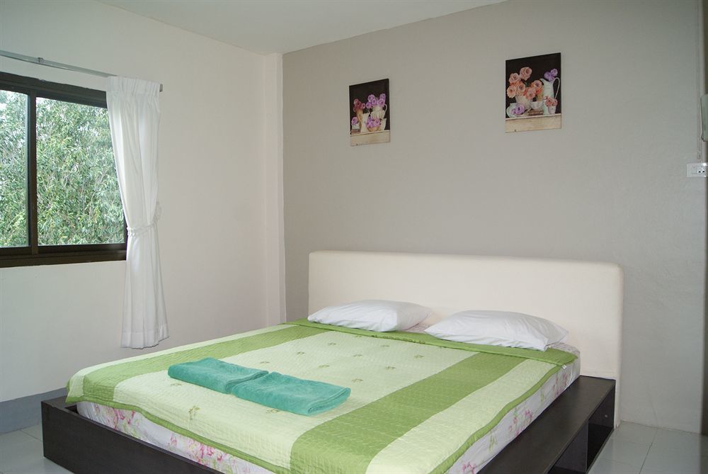 Pineapple Guesthouse Karon Exterior foto